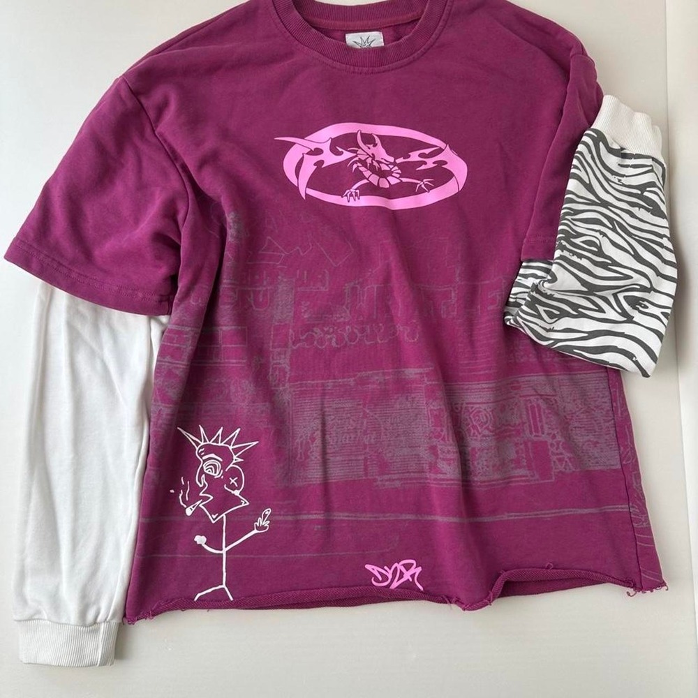 D2R Graphic Layered Long Sleeve Sweatshirt Magenta Purple Mens M